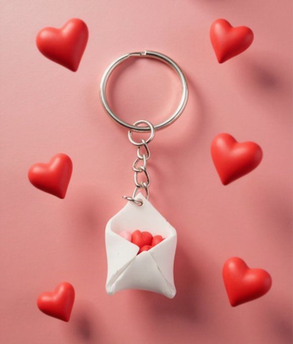 CARTE P'TIT BISOU DE POCHE + PORTE CLES ENVELOPPE COEURS - S28