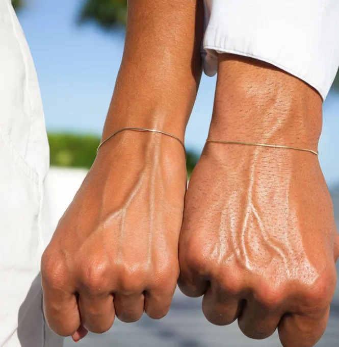 2 BRACELETS DE COUPLE - ACIER INOXYDABLE - COLORIS AU CHOIX